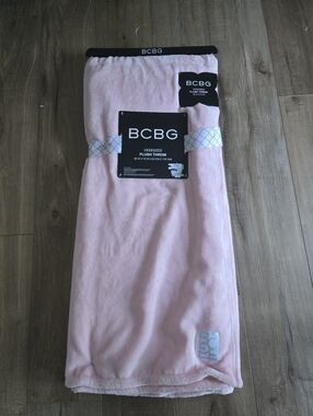 BCBG Throw Blanket 60" By 70" New